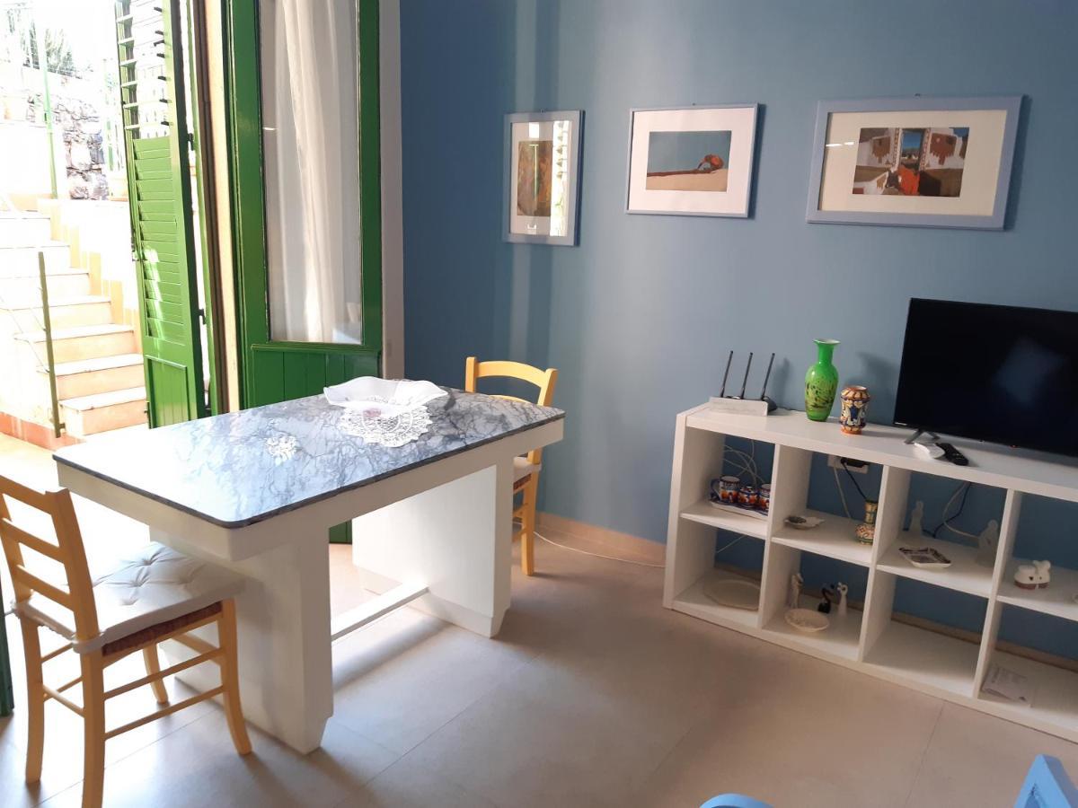 Casa Vacanze Rosa Aci Trezza Buitenkant foto