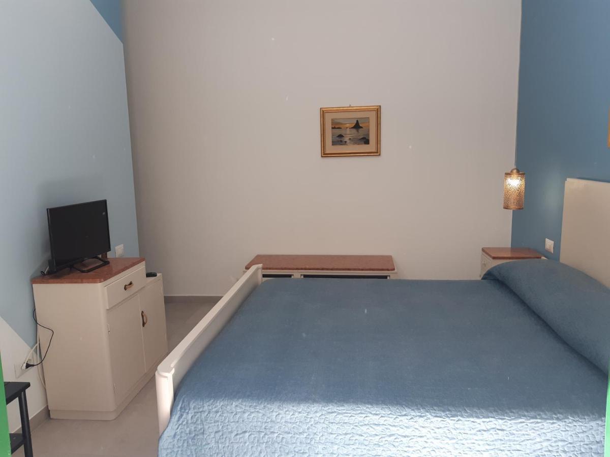 Casa Vacanze Rosa Aci Trezza Buitenkant foto