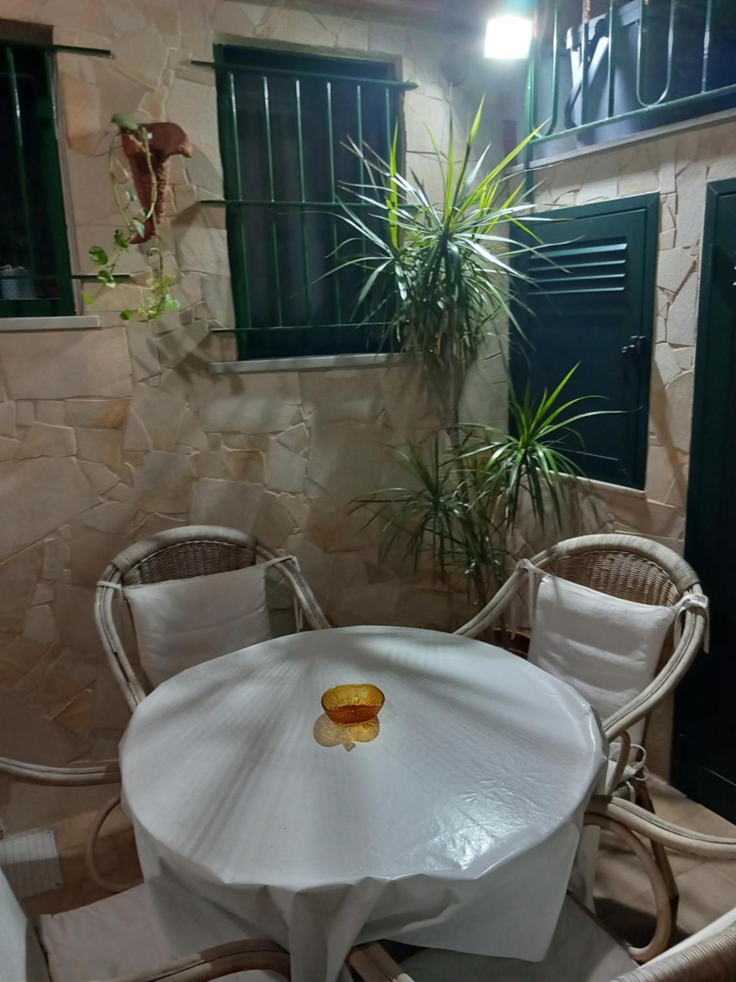Casa Vacanze Rosa Aci Trezza Buitenkant foto